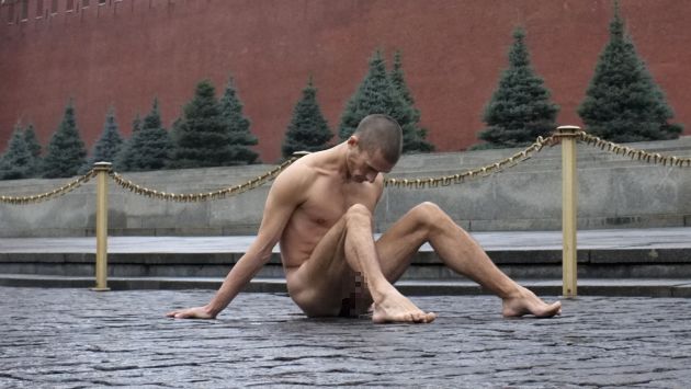 Pavlenski protestó por la indiferencia política de la sociedad. (Reuters)
