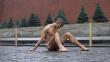 Un ruso clava sus testículos en la Plaza Roja de Moscú