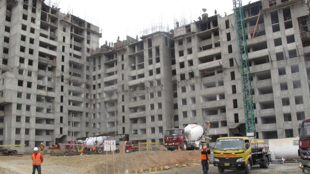 Las construcciones se desarrollan como una actividad frenética en Lima. (USI)