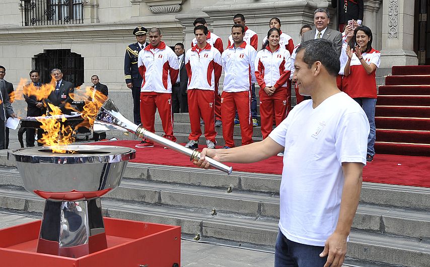 El Presidente de la República, Ollanta Humala Tasso, recibió en Palacio de Gobierno la antorcha de los Juegos Bolivarianos 2013. (Andina)