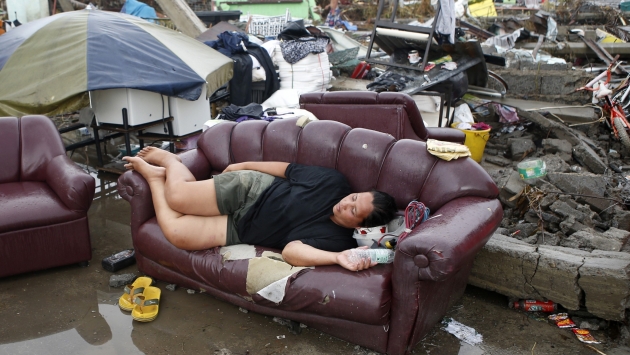 TRAGEDIA. El 10 por ciento de los 10 millones de filipinos se ha visto afectado por el tifón ‘Haiyan’. (Reuters)