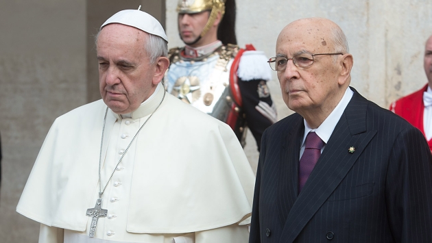 El Papa visitó a Napolitano. (AFP)