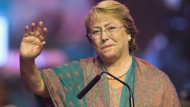 Michelle Bachelet cerró su campaña anoche en Santiago. (AP)