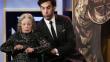 VIDEO: Sacha Baron Cohen 'empuja' a una anciana en los Premios Brittania