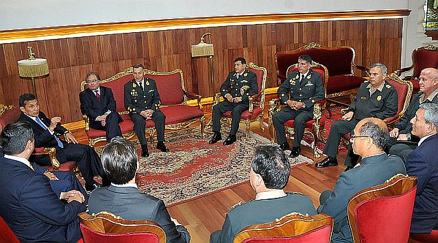 Humala se reunió con los miembros del Estado Mayor de la Policía. (Sepres)