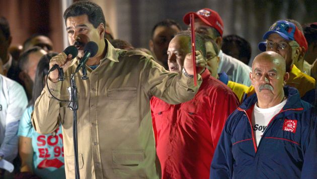 Maduro dijo que el miércoles promulgará normas para fijar márgenes de ganancia a cadenas productivas. (AFP)