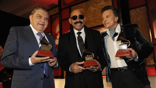 Los artistas fueron galardonados como antesala a los Grammys Latinos. (AP)