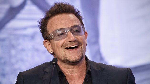 Bono hizo tema en honor a líder sudafricano. (AP)