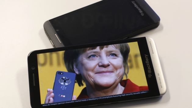 Merkel, víctima de los espías. (Reuters)