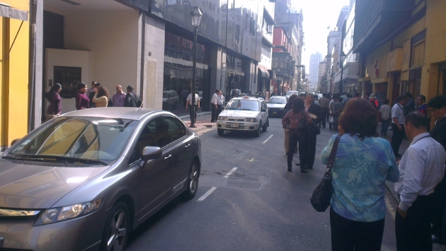 Limeños evacuaron a las calles. (Herbert Olguín/USI)