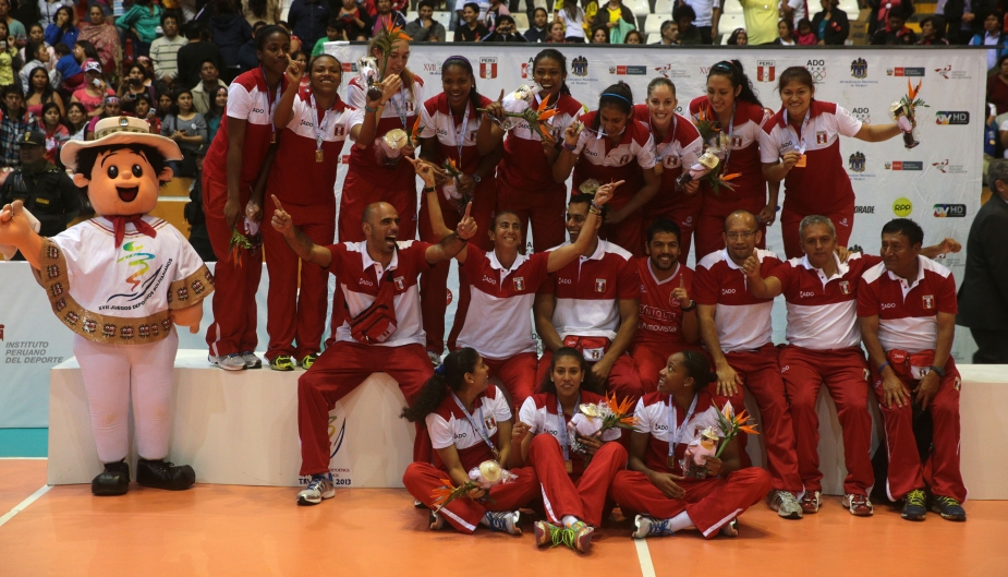 La selección peruana de vóley femenino Sub 23 ganó la medalla de oro en los Juegos Bolivarianos 2013. (Andina)