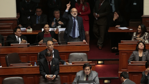 Sigue el debate. Oficialismo quiere al Apra lejos de la comisión. (César Fajardo)