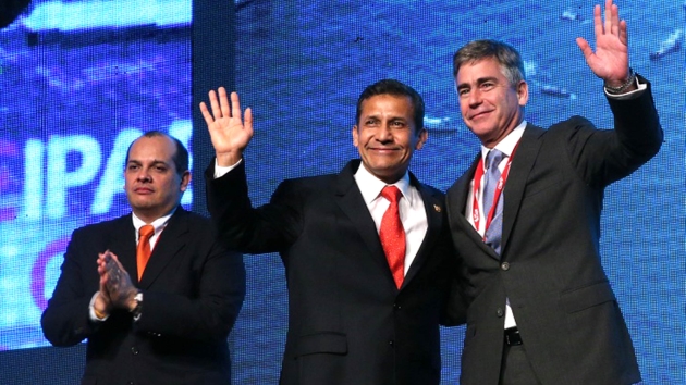 Tarea conjunta. Presidente Humala y jefe de IPAE en clausura. (Difusión)