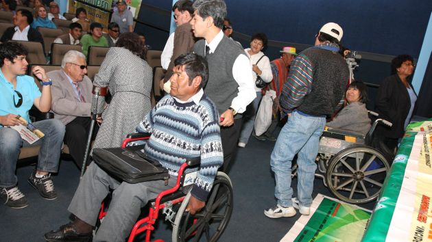 Un 40.6% de la población con discapacidad dependen de un tercero para poder realizar sus actividades. (Perú)
