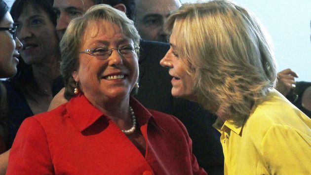 Michelle Bachelet y Evelyn Matthei en nuevo debate radial. (AP)