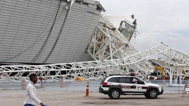 Estadio de Brasil 2014 que sufrió grave accidente recibirá en abril un partido de prueba. (Reuters)