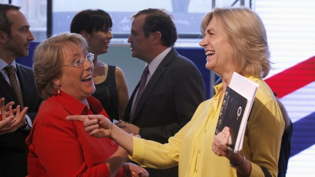 Cara a cara. Bachelet y Matthei se reencontraron en debate radial. Fueron amigas en la infancia. (Reuters)