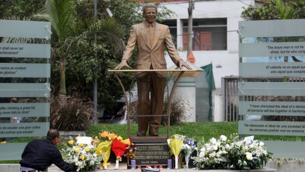 Nelson Mandela genera respeto y admiración en los limeños por su lucha contra la discriminación racial. (Marco del Río/Andina)
