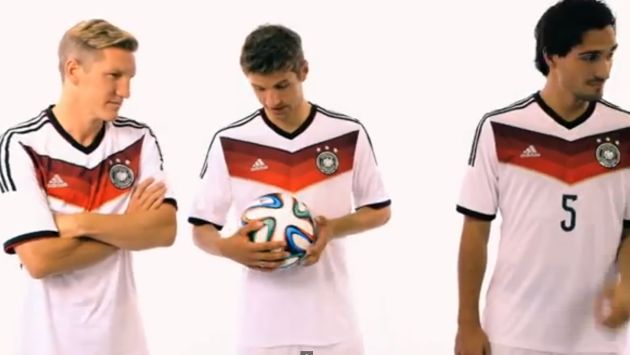 A los seleccionados alemanes se les hizo difícil pronunciar ‘Brazuca’. (Captura de YouTube)