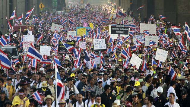 Tailandia: Gobierno cedió a las protestas populares.