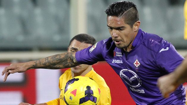 Juan Vargas presente en victoria de la Fiorentina ante el Bologna. (AP)
