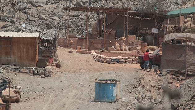 CARGA PESADA. La minería ilegal se ha convertido en una piedra en el zapato para el Ejecutivo. (Martín Pauca)