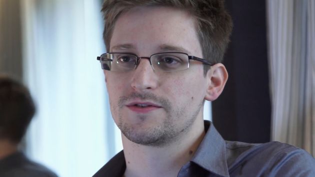 Edward Snowden propone ayudar a Brasil a cambio de asilo. (AP)