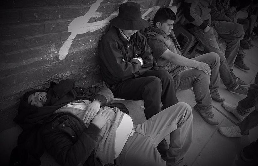 Hinchas durmieron en las afueras del estadio de Huancayo para conseguir una entrada al duelo final de Descentralizado 2013.  (Luis Gonzales)
