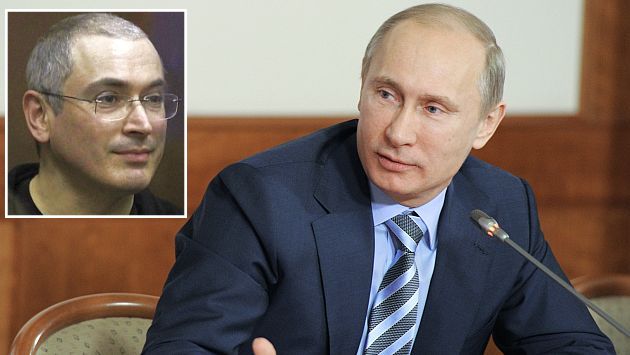 Vladimir Putin indulta a su mayor enemigo político, Mijaíl Jodorkovski. (AFP/Reuters)