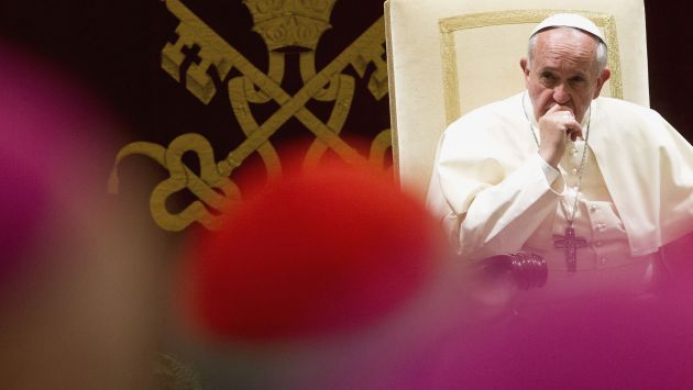 Papa Francisco en la gran sala Clementina del Palacio Pontificio. (Reuters)
