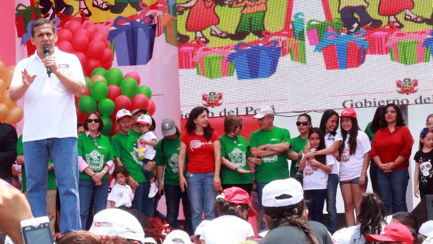 Ollanta Humala participó en un evento navideño junto a su esposa, Nadine Heredia, y sus hijas. (Andina)