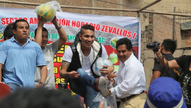 Paolo Guerrero regaló sonrisas en El Cubil. (USI)