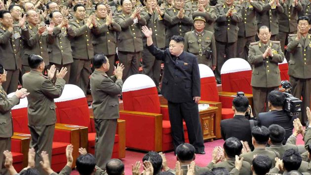 Kim Jong-un ante su alto mando militar. (Reuters)