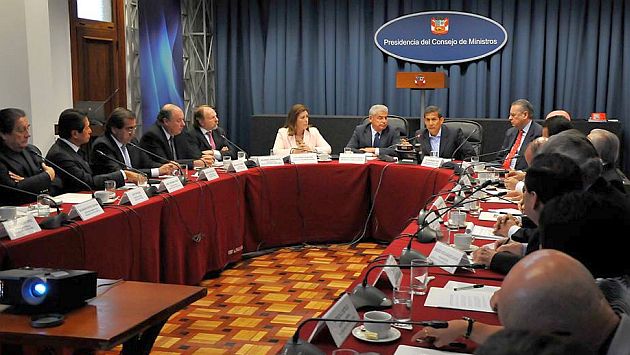 El presidente Humala se sentó entre el premier y el agente Wagner. (SEPRES)