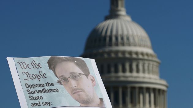 Fallo a favor del espionaje telefónico revelado por Snowden dejó 'complacido' al gobierno estadounidense. (AFP)