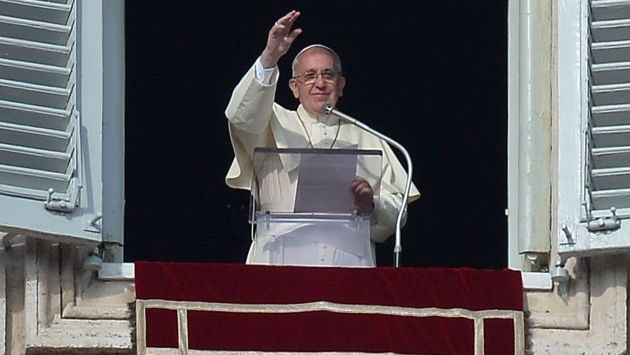 Papa Francisco en su primer Angelus del 2014. (AFP)