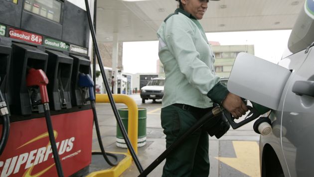 Gasolina de 84 octanos ahora cuesta S/.11.48 por galón. (Perú21)