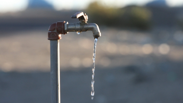 GOTA A GOTA. Limeños podríamos sufrir, en pleno verano, restricción de agua ante falta de lluvias. (Fidel Carrillo)