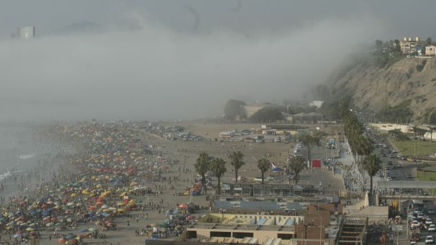 La neblina se mezcló con el sol de verano en Lima. (Perú21)