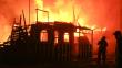 Fuego arrasa con 18 casas en el Callao