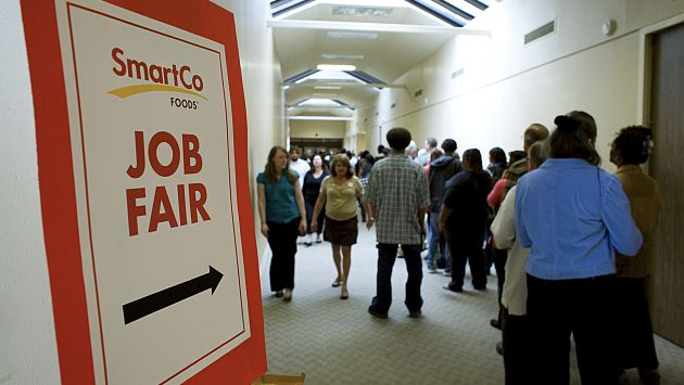 En diciembre la tasa de desempleo disminuyó 0.3 puntos porcentuales. (Bloomberg)
