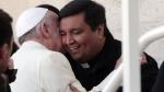 Papa Francisco y Fabián Báez se despidieron así. (Reuters/YouTube)