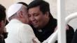 Papa Francisco da 'aventón' a un amigo suyo en el papamóvil [Video]