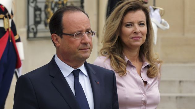 Pareja de François Hollande, Valérie Trierweiler, fue hospitalizada tras conocer amorío. (Reuters)