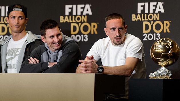 Cristiano Ronaldo,  Messi y Ribéry en la conferencia previa a la gala. (AFP)