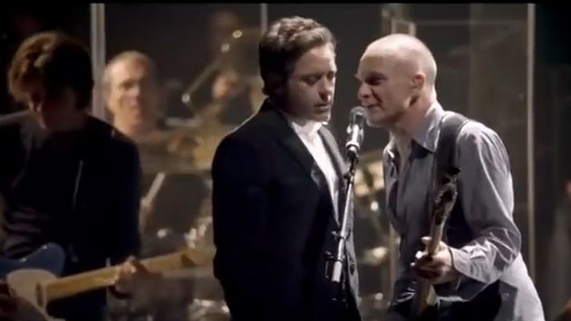Robert Downey Jr. canta junto a Sting. (YouTube)