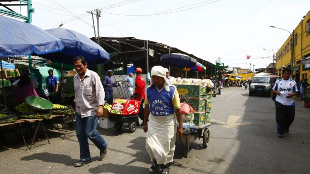 La Parada sigue funcionando pese a las disposiciones de la Municipalidad de Lima. (Perú21)