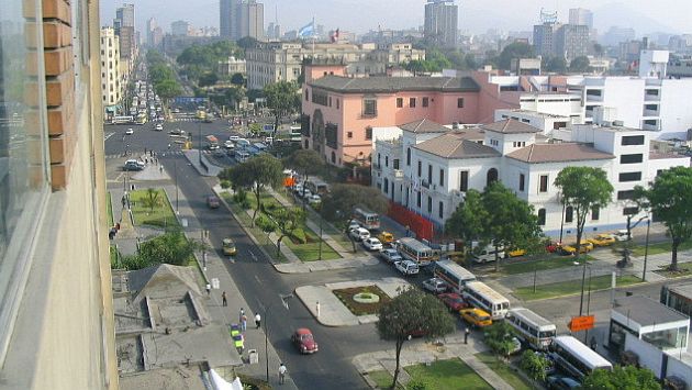 La avenida Arequipa concentra alto tráfico vehicular en horas punta (Internet)
