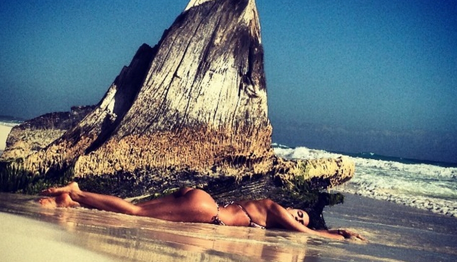 Irina Shayk, desborda sensualidad mientras disfruta de unas merecidas vacaciones a las paradisiacas playas de la ciudad de Tulum, en México. (Instagram Irina Shayk)