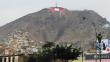 Rímac: Despliegan bandera gigante en el Cerro San Cristóbal por fallo